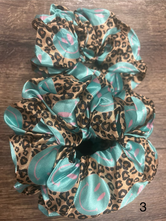 Silk Scrunchie - Leopard Smiley